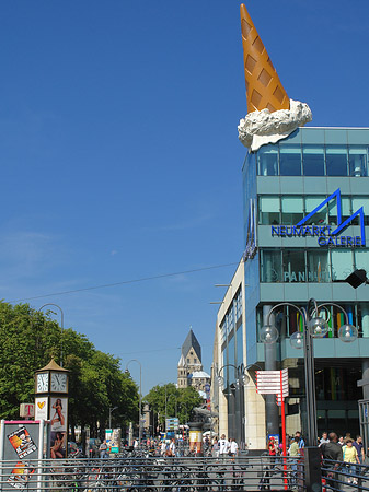 Neumarkt Galerie mit St Aposteln Fotos