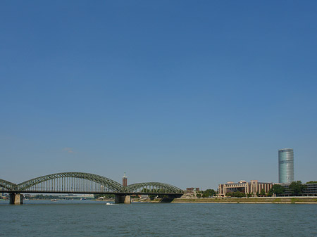 Foto Hohenzollernbrücke reicht ans Kennedyufer