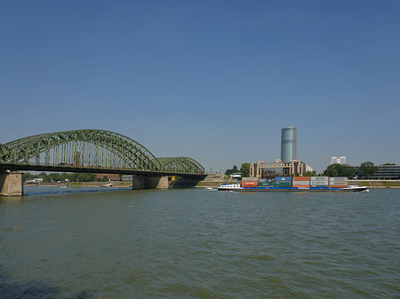 Hohenzollernbrücke reicht ans Kennedyufer