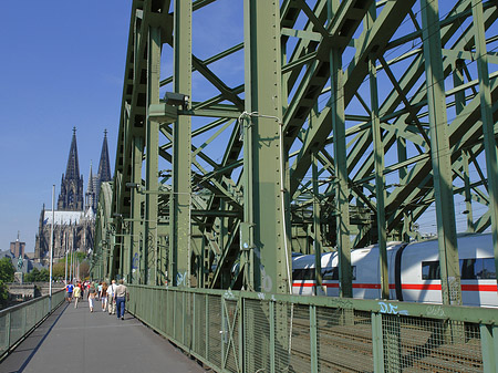 Foto Hohenzollernbrücke beim Kölner Dom - Köln