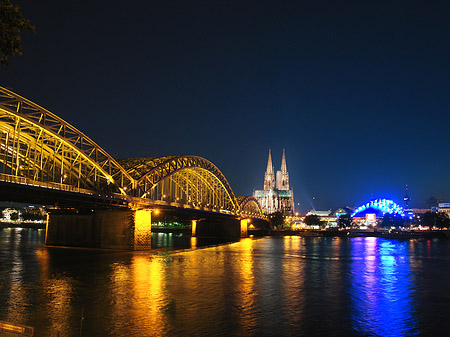 Fotos Blick auf musical-dome und Kölner Dom