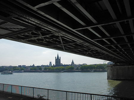 unter der Hohenzollernbrücke