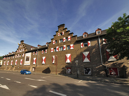 Kölnisches Stadtmuseum mit Straße