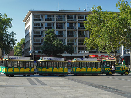 Foto Roncalliplatz mit Wolters Bimmelbahn - Köln