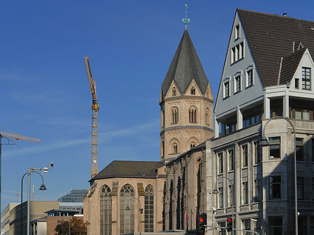 Foto St Andreas mit Häusern - Köln