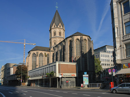 St Andreas mit Komödienstraße und Häusern Fotos