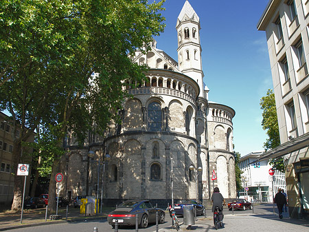 Foto Seitentürme und Westturm der St Aposteln