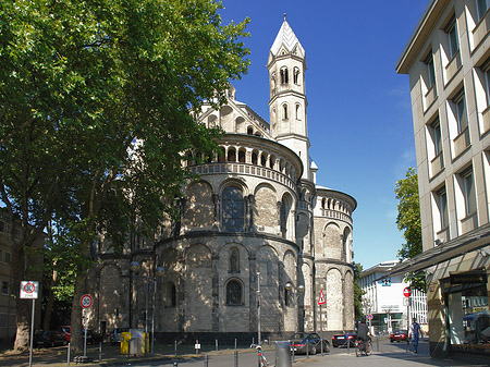 Seitentürme und Westturm der St Aposteln Foto 