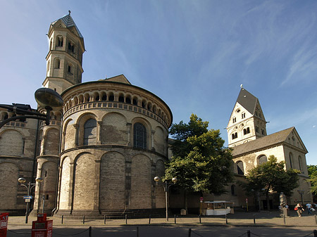 Foto Seitentürme und Westturm der St Aposteln - Köln